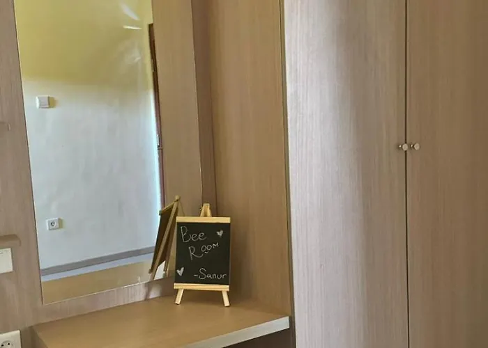 Bee *